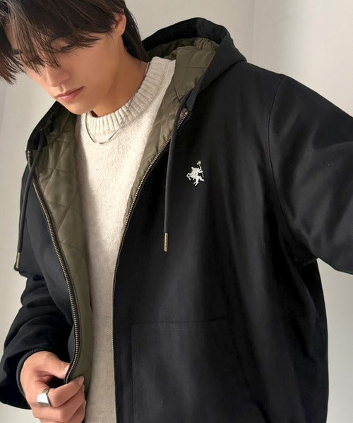 《JaVaジャバコラボ》大人のカジュアルは、素材で魅せる。胸刺繍フード付きコットンツイル 裏キルティングジャケット 綿100％ jo0780029