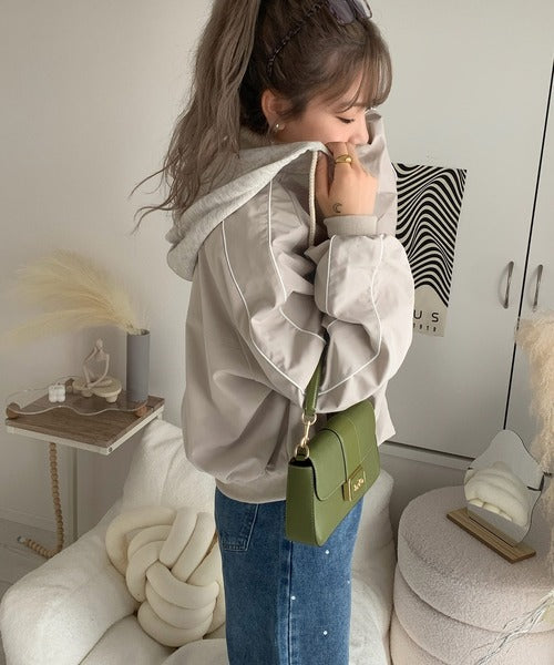 【mily bilet】スポーティ&おしゃれが叶う。サイドライン袖ギャザースウェットフード使い胸刺繍パーカーブルゾン mi1139049