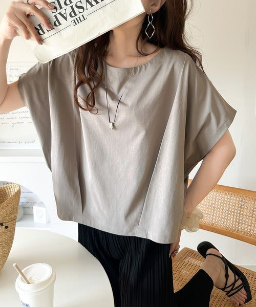 ひんやり素材で涼しく快適に。こなれタックデザインの半袖フレンチスリーブカットソー。（接触冷感機能付き） ce1050264