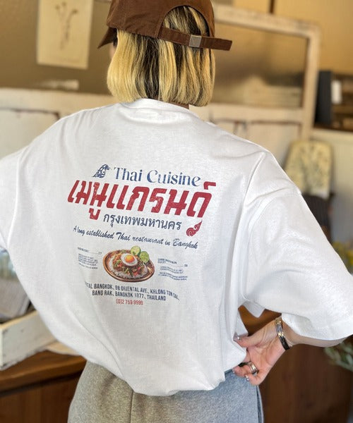 《JaVaジャバコラボ》お洒落見え確定。綿100％タイ料理メニュー風プリントルーズフィットTシャツ(オーバーサイズ) jv1029127