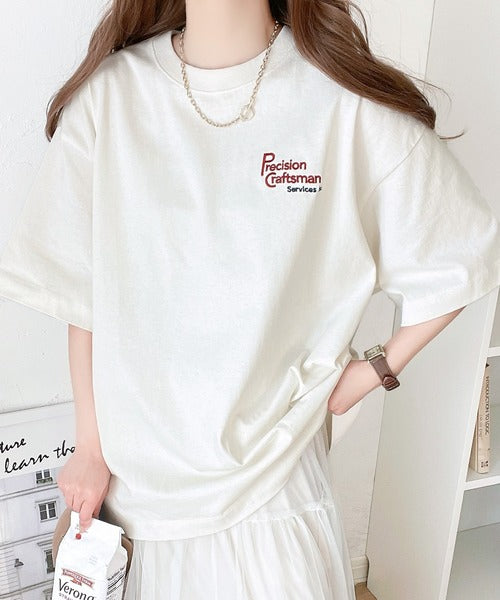 大人の上級カジュアル。綿100％ワンポイント刺繍ロゴTシャツ ce1050183