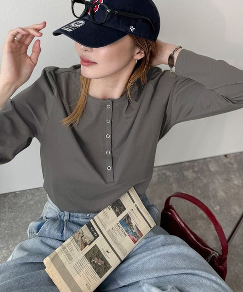 シンプルだからこそ、こだわりたい。シルケット加工ドット釦ヘンリーTシャツ（長袖） ce1020314