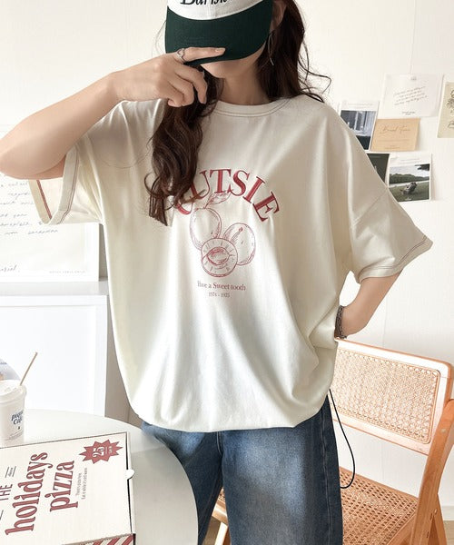 毎日のスタイルを楽しく彩る。前後2way裾ドロストフルーツグラフィックTシャツ ce1050269