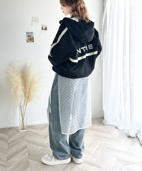 レトロムードで大人可愛い。バックロゴ刺繍配色ラインウィンドブレーカー ce1260230
