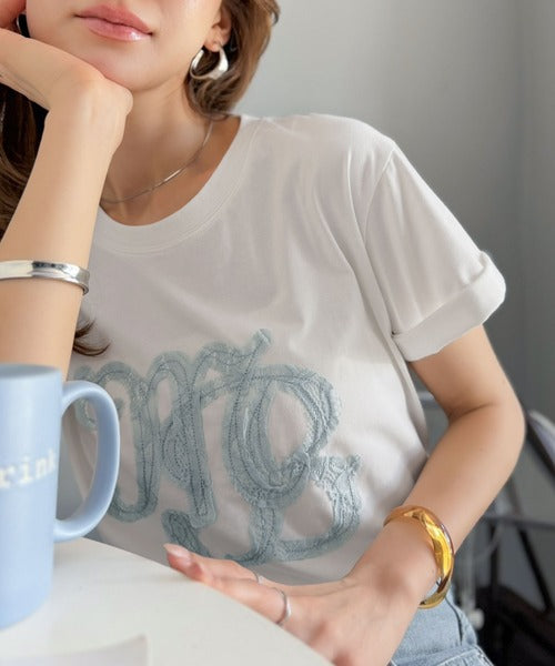 【mily bilet】1枚でサマになる。レースの透け感と光沢が魅力のレースワッペンTシャツ（半袖） mi1029185