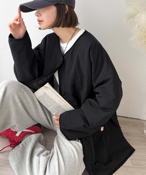 《JaVaジャバコラボ》1枚で今っぽい抜け感アウター。ノーカラーサイドファスナー中綿ジャケット jv1265013