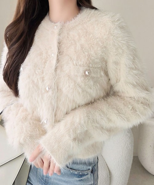 【mily bilet】大人可愛い、愛されニット。パール調ボタン使いキルティング風フェザーニットジャケット mi1359067