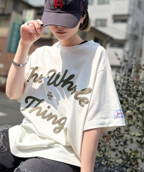 《JaVaジャバコラボ》“トレンドを纏う”コード刺繍ロゴ半袖Tシャツ(オーバーサイズ) jv1329032