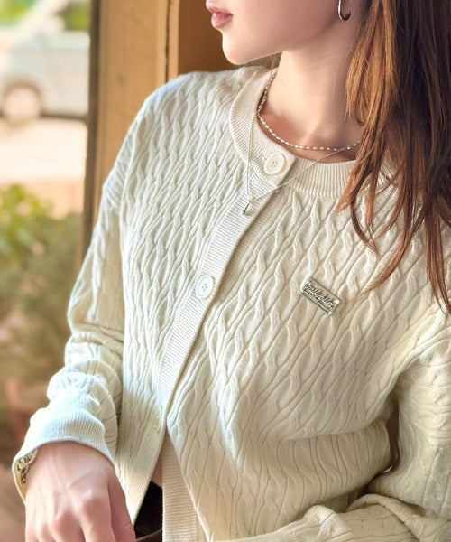 【mily bilet】やわらかな優しさ、漂う気品。前後2wayプレート使いケーブルニットカーディガン（長袖） mi1029140