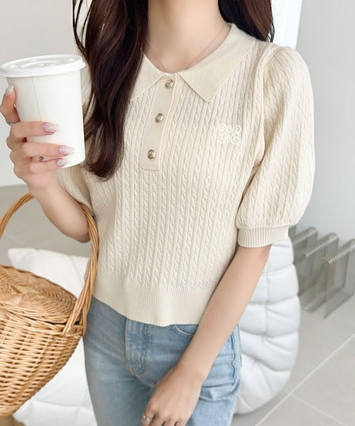 【mily bilet】きちんと上品大人キュート。胸刺繍ケーブルニットパフスリーブポロシャツ(半袖) mi1029096