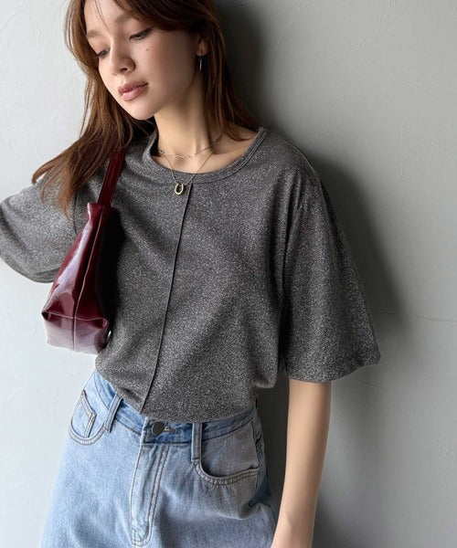 光を纏う。センターメロウシアーラメ半袖Tシャツ ce1050307