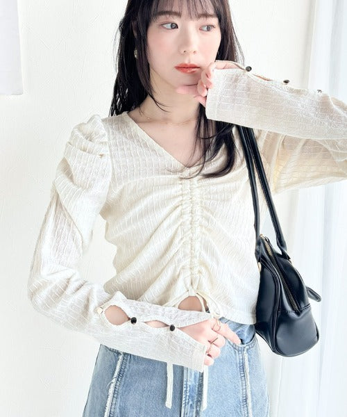【mily bilet】カジュアルな大人ガーリーテイスト。シャーリング使い膨れジャガード袖ボタンVネックカットソー(長袖） mi1359012