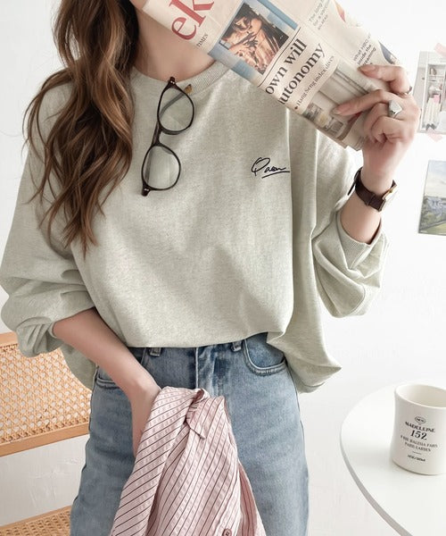 シンプルカジュアルを格上げ。綿100%ワンポイント胸刺繍シンプルロンTee ce1260187