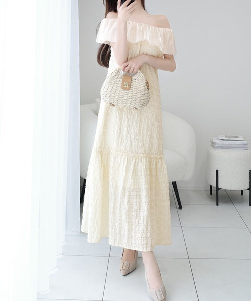 【mily bilet】甘さと気品を一枚に。ビッグオーガンジーケープ付きオフショル２WAYシアーエンボスワンピース mi1139087