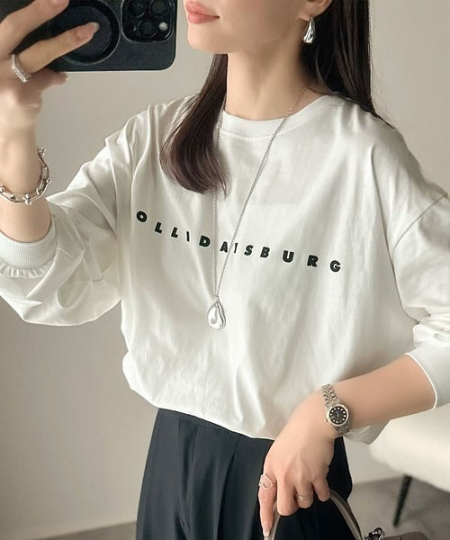 大人の上品カジュアルを楽しむ。ゆったりシルエット 綿100％シルケット風シンプル英字ロゴTシャツ（長袖） ce1330048