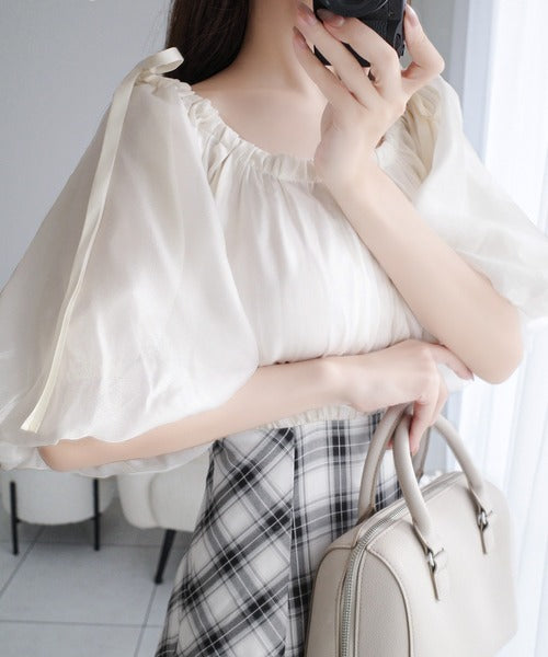 【mily bilet】1枚でスタイリングが完成！オフショル２WAYリボン使いシャイニーシアー袖ドッキングワンピース(ロング丈) mi1139054