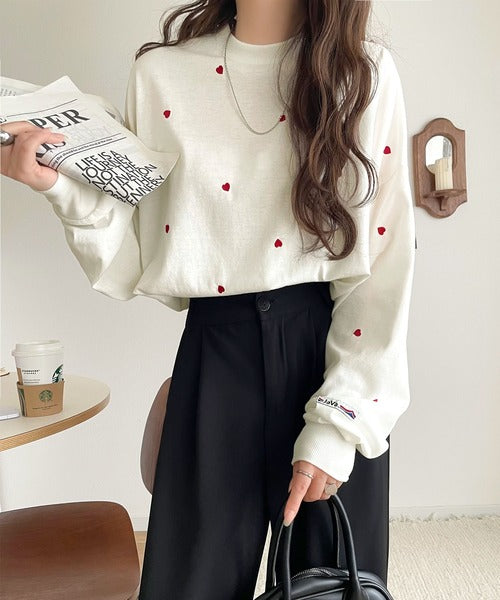 《JaVaジャバコラボ》“可愛い”がさりげなく溶け込む。袖ネーム付きミニハート総刺繍Tシャツ(長袖) jv1010498