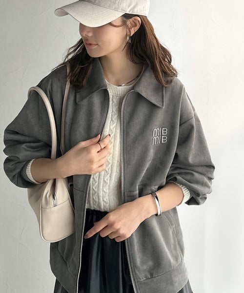 【mily bilet】柔らかタッチで上品見え◎立体刺繍デザインスエードポンチ素材ダブルジップアウター mi1359028