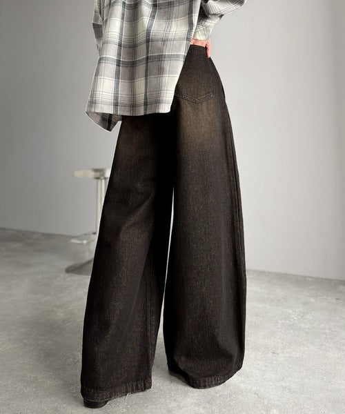 ヴィンテージ加工3タックワイドバルーンデニムパンツ／Vintage-Washed Three-Tuck Wide Balloon Denim Pants co0900009