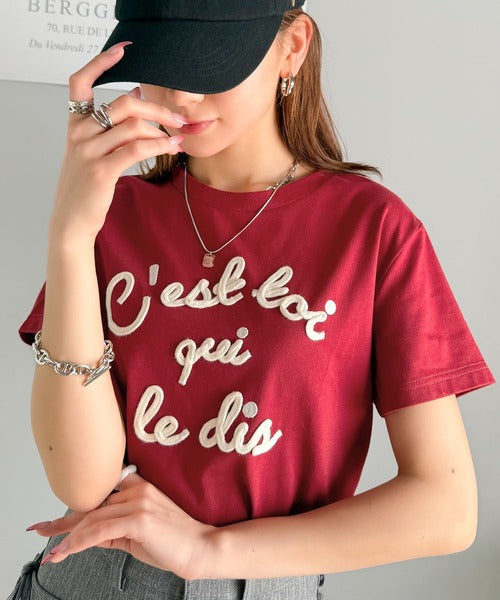 【mily bilet】着るだけでオシャレ感！ロゴプレート付きカラーフレンチコード刺繍Tシャツ(半袖) mi1329015