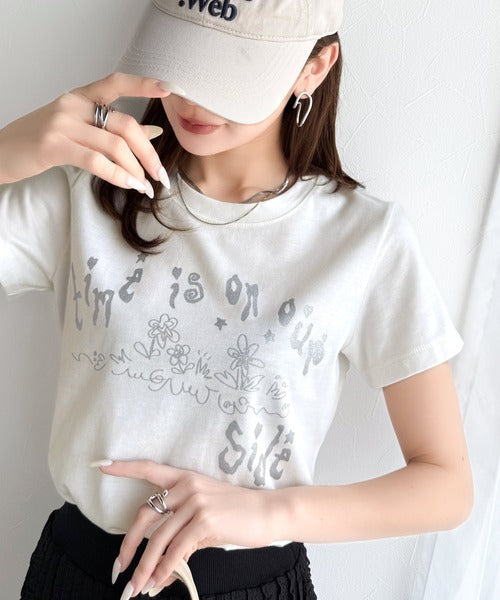 【mily bilet】大人の上品グラフティ。ハンドペイントライクシルバープリントコンパクトTシャツ mi1329023
