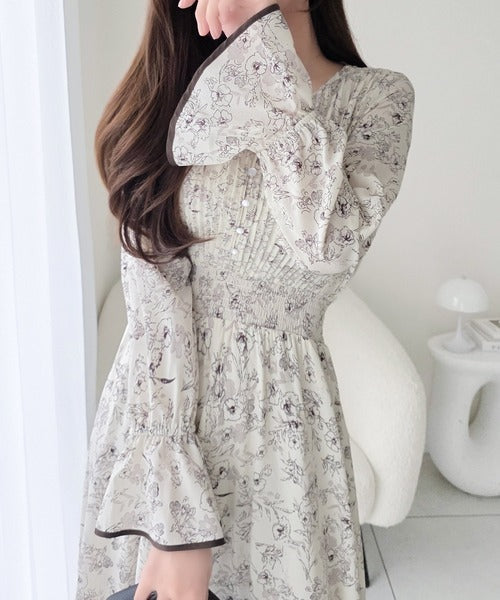 【mily bilet】着るだけで華やぐ、大人可愛い花柄ワンピース。キャンディスリーブプリーツワンピース (ロング丈) mi1139120