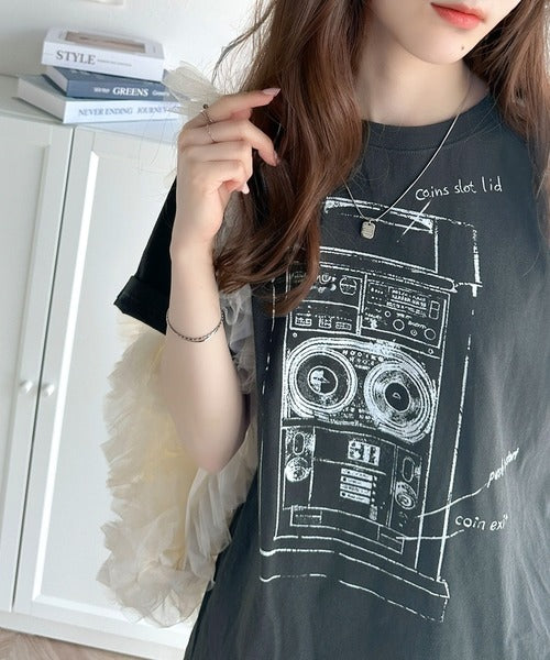 トレンドのレトロ感が魅力。綿100％コインゲームレトログラフィックプリントTシャツ mo1310045