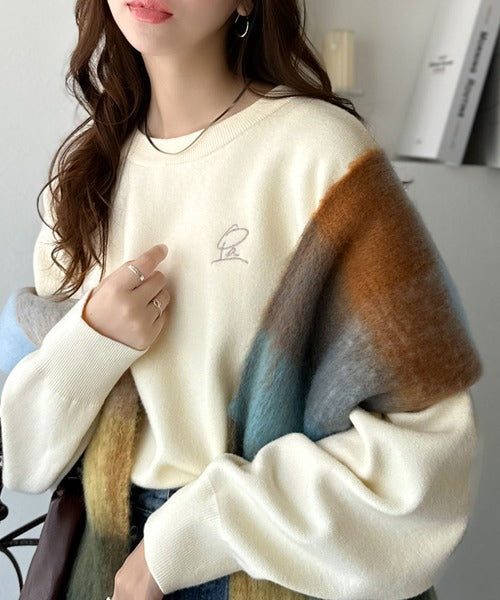 シンプルながらも洗練されたデザインで、こなれ感。胸刺繍スウェット見えコクーンニット（長袖） ce1260463