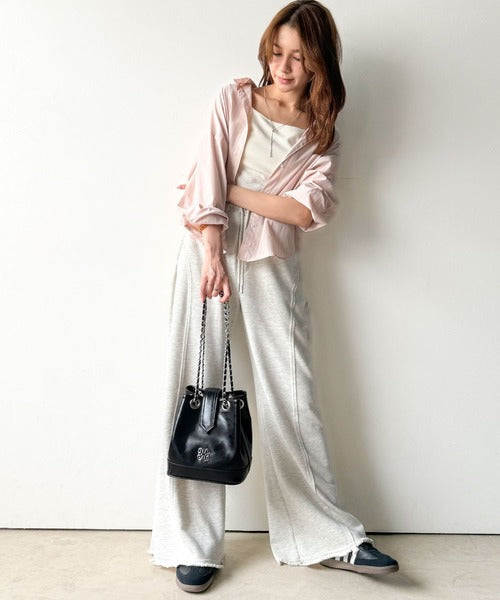 【mily bilet】わがまま叶える、最強おでかけバッグ♪ロゴプレート使いチェーン巾着バッグ mi1179057