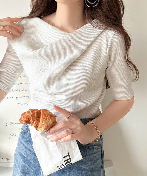 1枚で雰囲気美人。暑い日も、やっぱり上品でいたい。5分袖ドレープニット（半袖） ce1260474