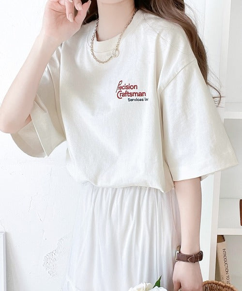 大人の上級カジュアル。綿100％ワンポイント刺繍ロゴTシャツ ce1050183