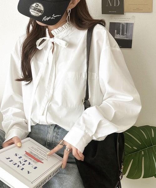 【防シワ機能付き】華やかフリルで印象チェンジ。前後2WAYで楽しむ、襟フリルリボンシャツ(長袖) ce1025024