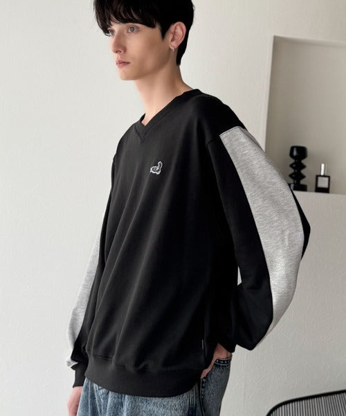 【Classical Origin】「個性をアクセントに。」袖ライン配色Vネックスウェットトレーナー（長袖）／Color Blocked Sleeves V-Neck Sweat Trainer co1150044