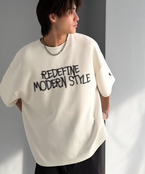 刺繍もシルエットもまるで3Dな主役級アイテム！立体刺繍ドレープダンボールTシャツ／3D Embroidered Draped Double-Knit T-Shirt co1010048