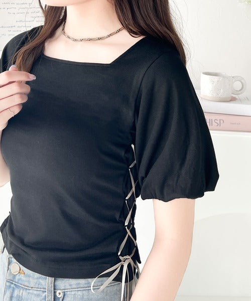 【mily bilet】ポップでガーリーな着こなし。サイドレースアップリボン使いTシャツ mi1329002