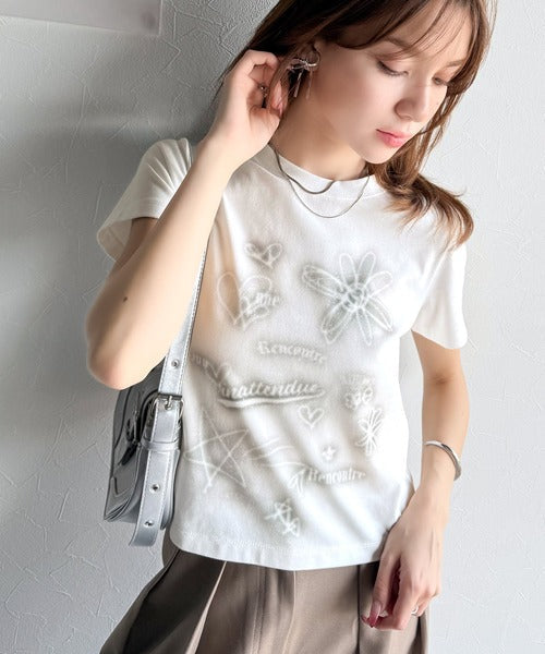 【mily bilet】大人可愛い最旬プリント柄。スプレーライクプリントコンパクトTシャツ（半袖） mi1329024