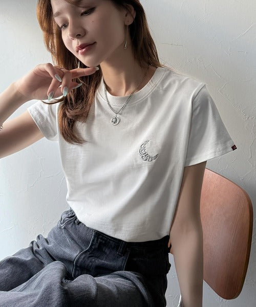 【sustaina+】オーガニックコットン100%。胸元ラメ糸ワンポイント刺繍 無地＆ボーダー柄Tシャツ（半袖） ce1260397