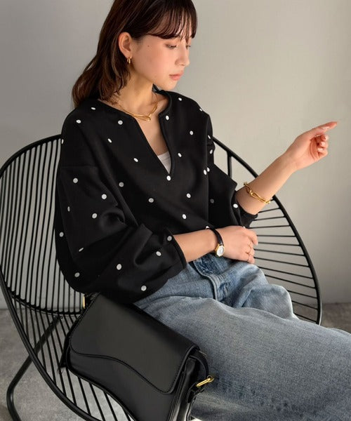 【Classical Evon】甘さ抑えて品よく映える。ドット刺繍袖ぽわんキーネックロンTEE（長袖） ev1260616