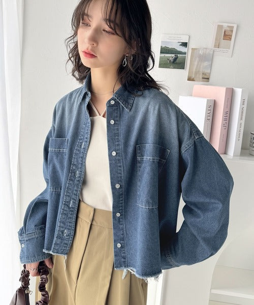 トレンド感満載！大人の抜け感を演出するヴィンテージライクデニムクロップドシャツ（長袖） ce1070126