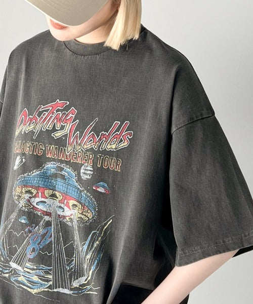 《JAVA ジャバコラボ》トレンドのヴィンテージ感が魅力。コットン100%グラフィックプリントピグメントビッグTシャツ jv1029051