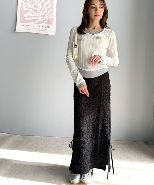 【mily bilet】トレンド感満載のドッキングデザイン。ブローチ付き異素材レイヤード風ケーブル編みカットソー（長袖） mi1359010