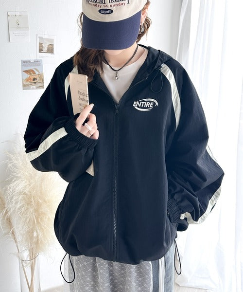 レトロムードで大人可愛い。バックロゴ刺繍配色ラインウィンドブレーカー ce1260230