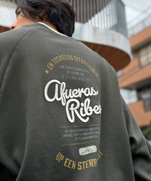 《JaVaジャバコラボ》背中で魅せる、俺。ラフに着てもサマになる。バックプリント刺繍スウェット（オーバーサイズ） jm1050404