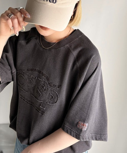 《JaVaジャバコラボ》裾はドロストでお好みのシルエットに。ヴィンテージライクな半袖ロゴスウェット jv1029126