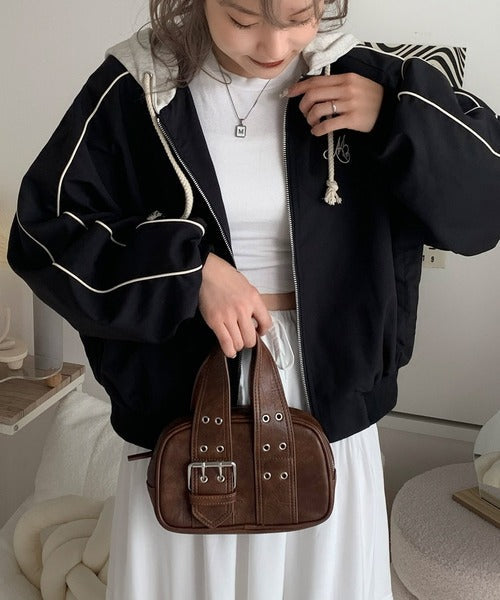 【mily bilet】スポーティ&おしゃれが叶う。サイドライン袖ギャザースウェットフード使い胸刺繍パーカーブルゾン mi1139049
