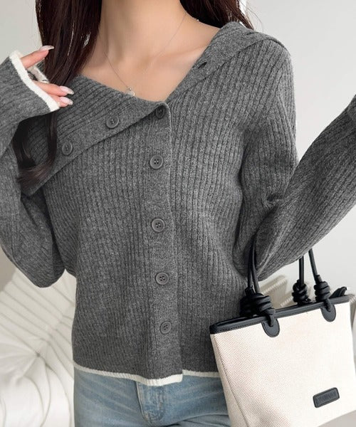 【mily bilet】ワザありカラーで華やかさをプラス◎アシンメトリーカラー見せ裾配色多ボタンニット mi1329059