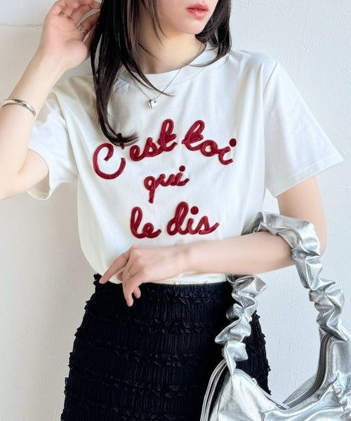 【mily bilet】着るだけでオシャレ感！ロゴプレート付きカラーフレンチコード刺繍Tシャツ(半袖) mi1329015