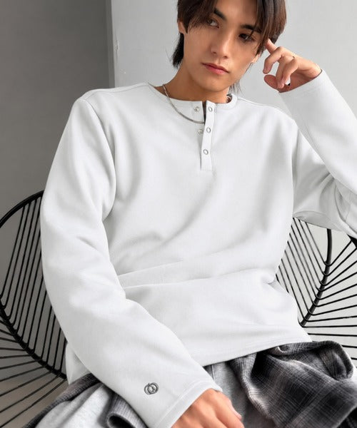《Classical Origin》首元と袖口で魅せる、大人のゆるT。ダンボール素材ドット釦ヘンリーネックTシャツ（長袖） co1010058