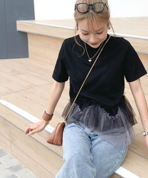 甘さの中にカジュアル要素も取り入れた1枚。チュールフリルモックネックTシャツ ce1010304