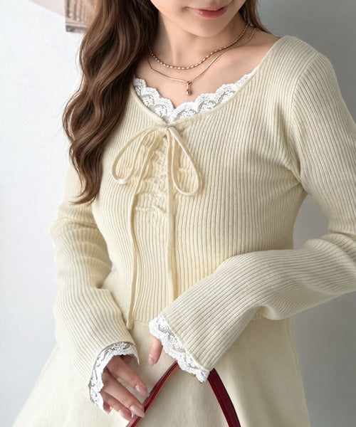 【mily bilet】甘さをひとさじ、華やぐ大人ガーリー。レースレイヤード風ギャザーリボンペプラムニット（長袖） mi1359060